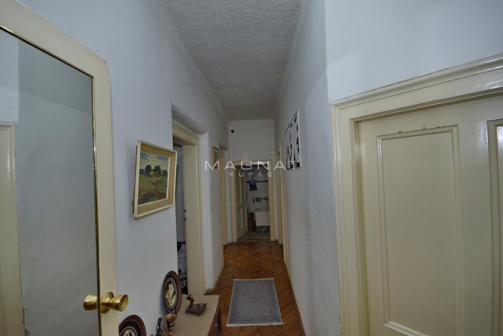 Stan na prodaju u Beogradu, Savski venac, trosoban, 81m2, cena 330000 evra