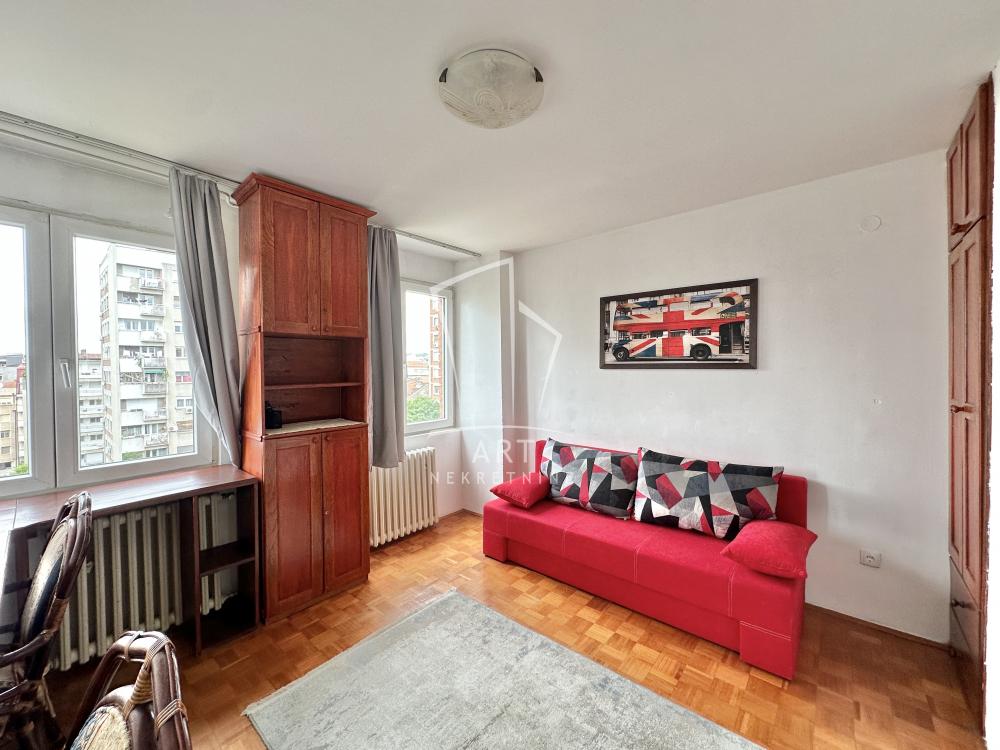 Stan na prodaju u Beogradu, Kalenić pijaca, cetvorosoban, 107m2, cena 450000 evra