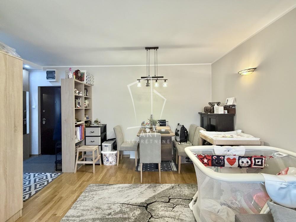 Stan na prodaju u Beogradu, Čukarica, dvoiposoban, 49m2, cena 159900 evra