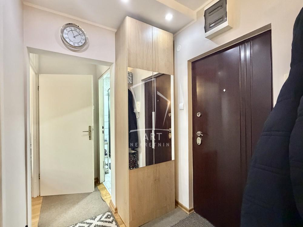 Stan na prodaju u Beogradu, Čukarica, dvoiposoban, 49m2, cena 159900 evra