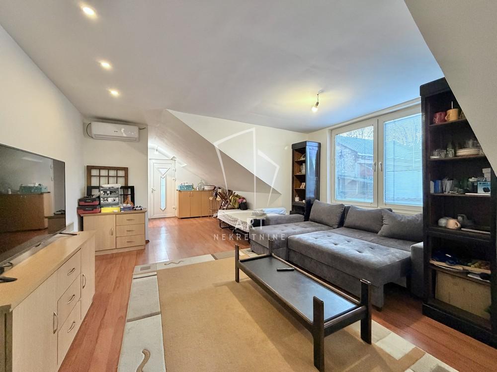 Stan na prodaju u Beogradu, Bogoslovija, trosoban, 68m2, cena 230000 evra