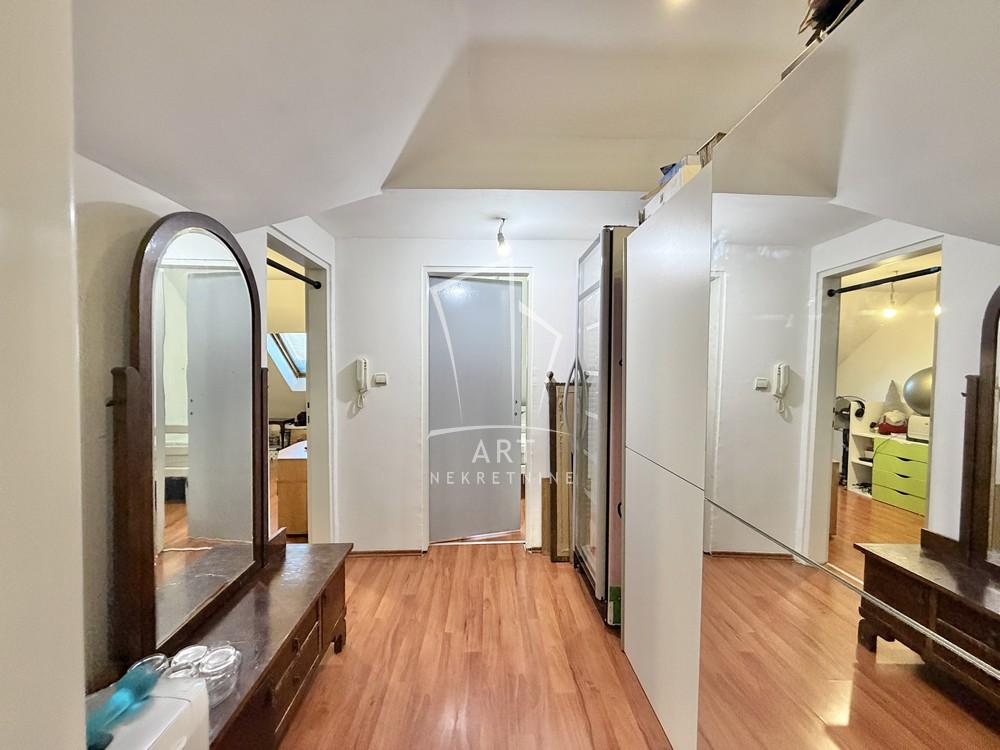 Stan na prodaju u Beogradu, Bogoslovija, trosoban, 68m2, cena 230000 evra