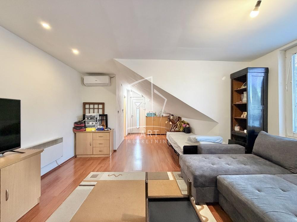 Stan na prodaju u Beogradu, Bogoslovija, trosoban, 68m2, cena 230000 evra