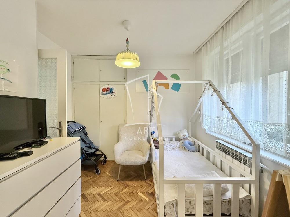 Stan na prodaju u Beogradu, Dedinje, 93m2, cena 335000 evra