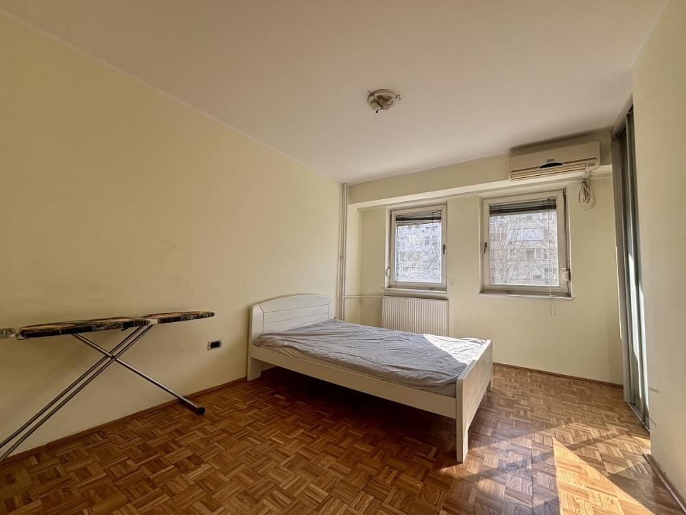 Stan na prodaju u Beogradu, Novi Beograd blok 22, trosoban, 79m2, cena 305000 evra