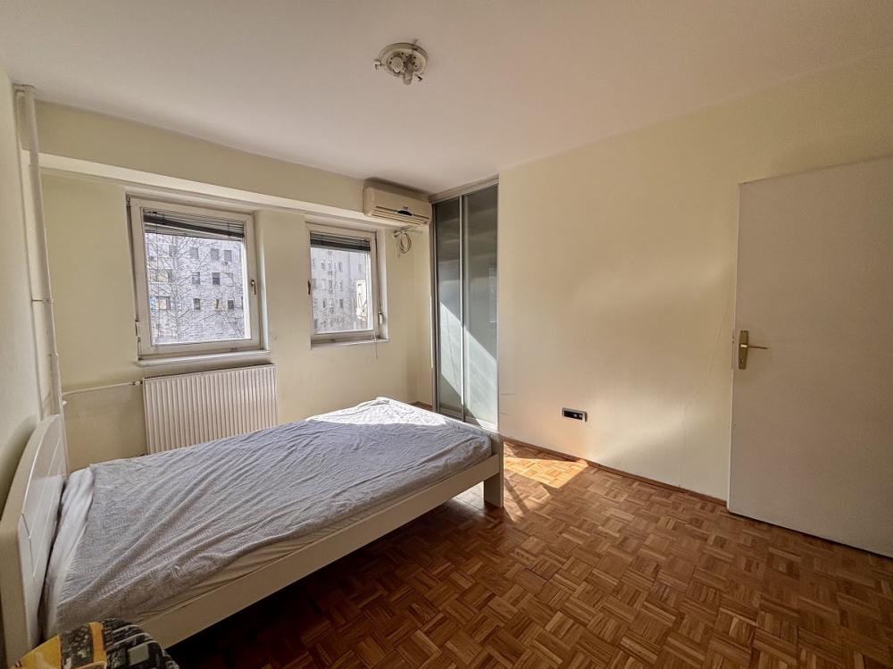 Stan na prodaju u Beogradu, Novi Beograd blok 22, trosoban, 79m2, cena 305000 evra
