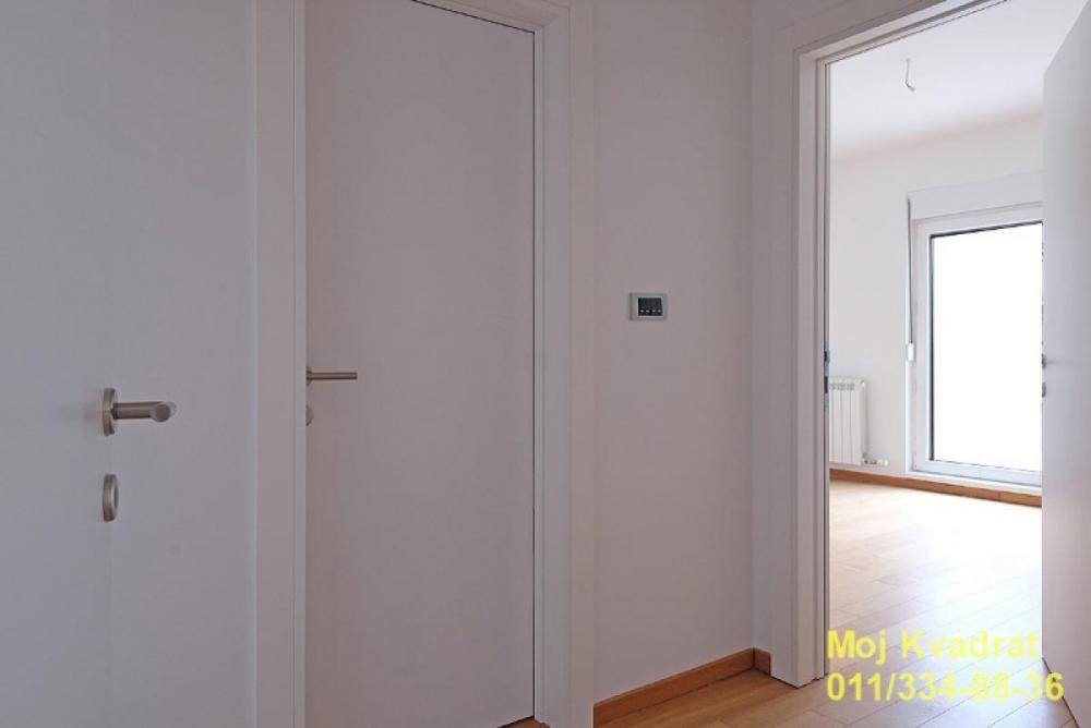 Stan na prodaju u Beogradu, Voždovac, trosoban, 94m2, cena 329000 evra