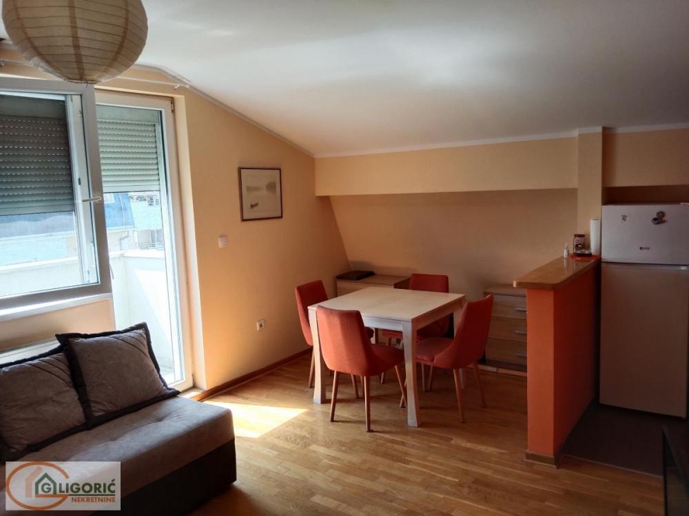 Stan na prodaju u Beogradu, Krnjača, jednoiposoban, 40m2, cena 99000 evra