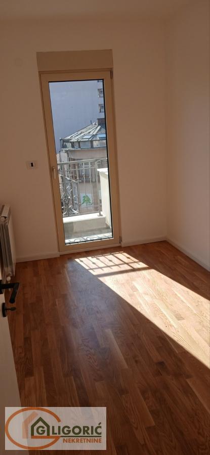 Stan na prodaju u Beogradu, Đeram pijaca, dvoiposoban, 51m2, cena 225000 evra