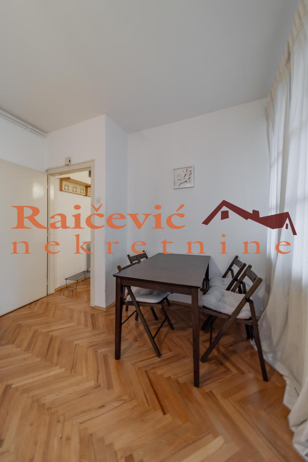 Stan na prodaju u Beogradu, Kalenić pijaca, trosoban, 68m2, cena 299000 evra