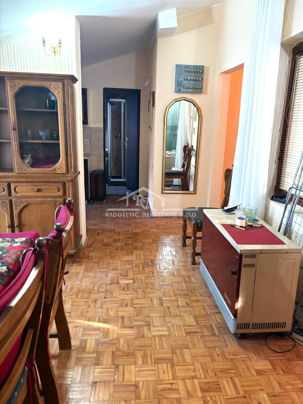 Stan na prodaju u Beogradu, Petlovo brdo, trosoban, 88m2, cena 145000 evra