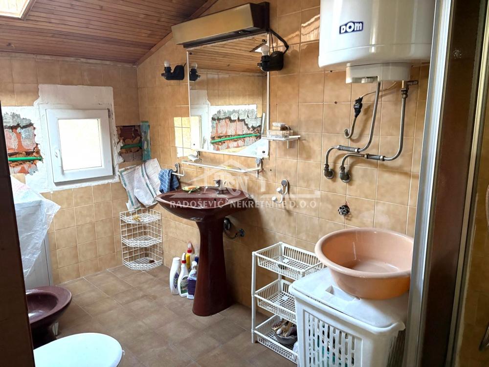 Stan na prodaju u Beogradu, Petlovo brdo, trosoban, 88m2, cena 145000 evra