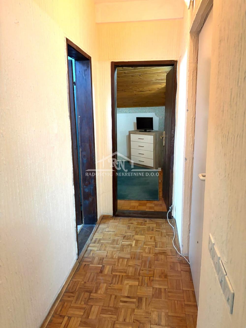 Stan na prodaju u Beogradu, Petlovo brdo, trosoban, 88m2, cena 145000 evra