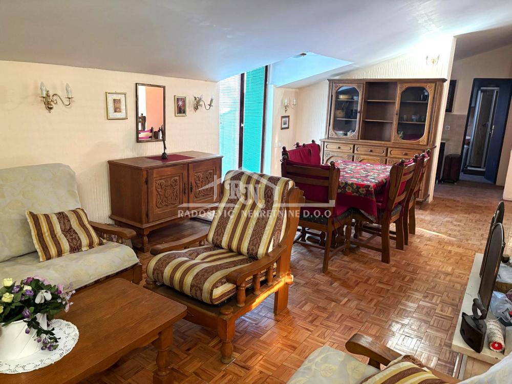 Stan na prodaju u Beogradu, Petlovo brdo, trosoban, 88m2, cena 145000 evra