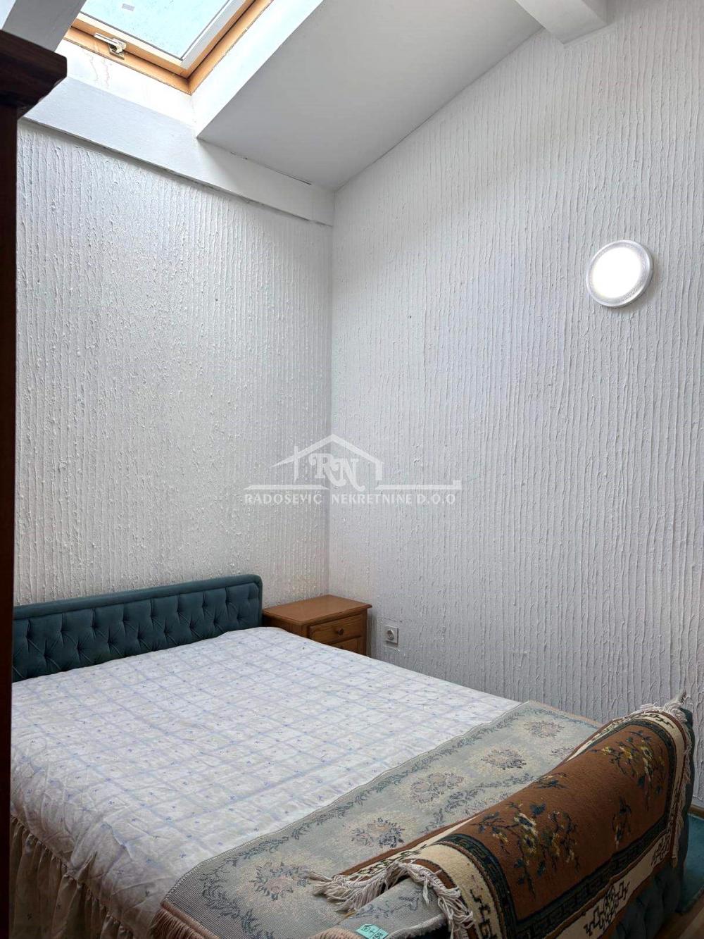 Stan na prodaju u Beogradu, Petlovo brdo, trosoban, 88m2, cena 145000 evra