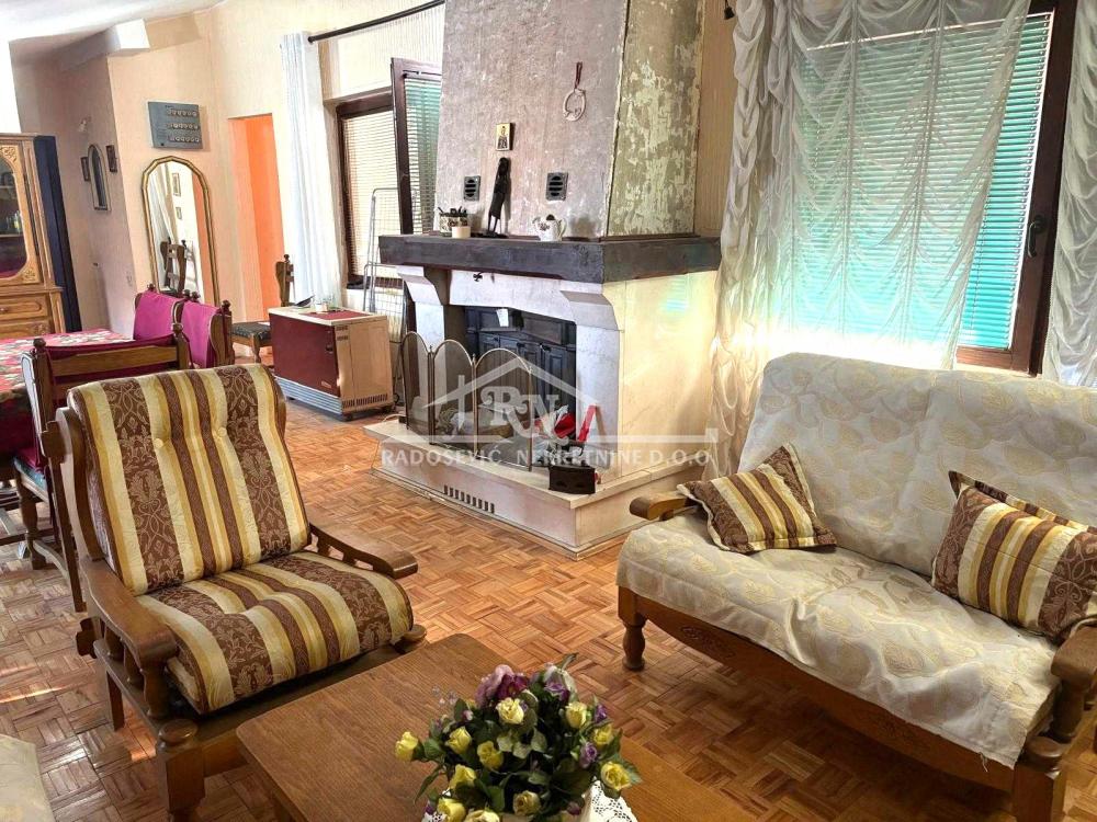 Stan na prodaju u Beogradu, Petlovo brdo, trosoban, 88m2, cena 145000 evra