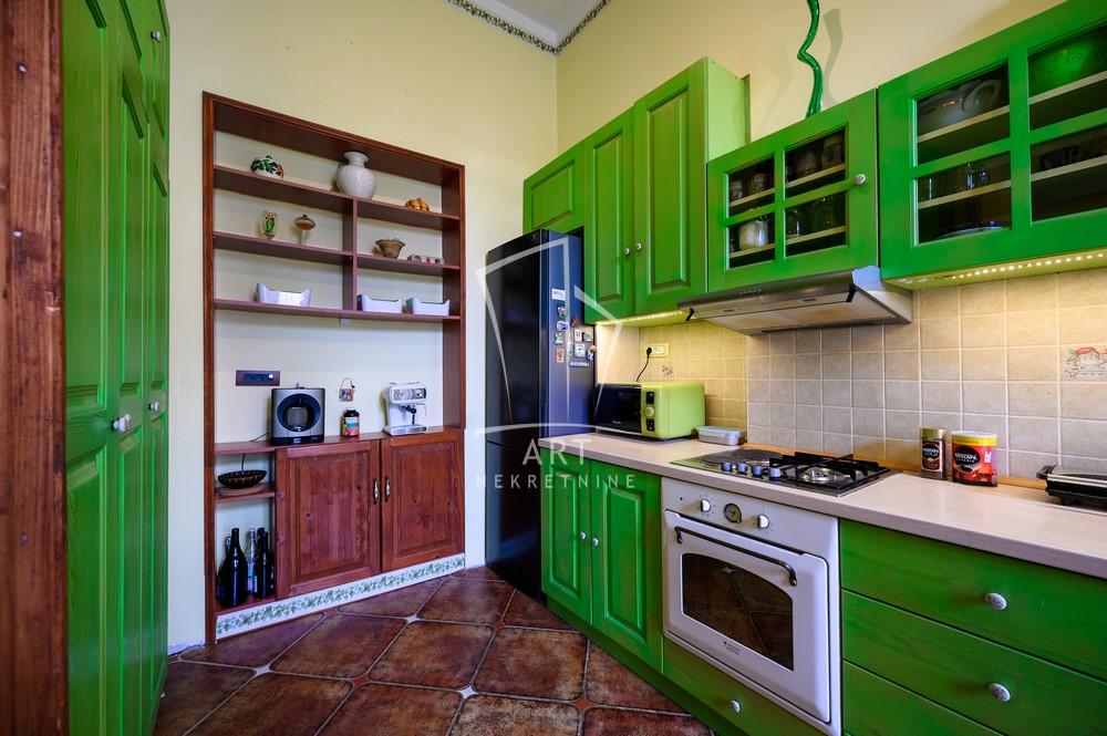 Stan na prodaju u Beogradu, Zemun, trosoban, 60m2, cena 220000 evra