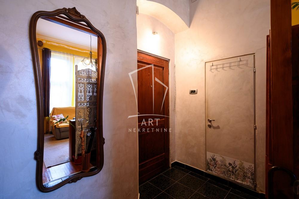 Stan na prodaju u Beogradu, Zemun, trosoban, 60m2, cena 220000 evra