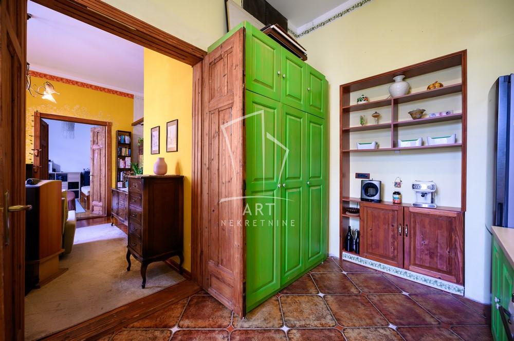 Stan na prodaju u Beogradu, Zemun, trosoban, 60m2, cena 220000 evra