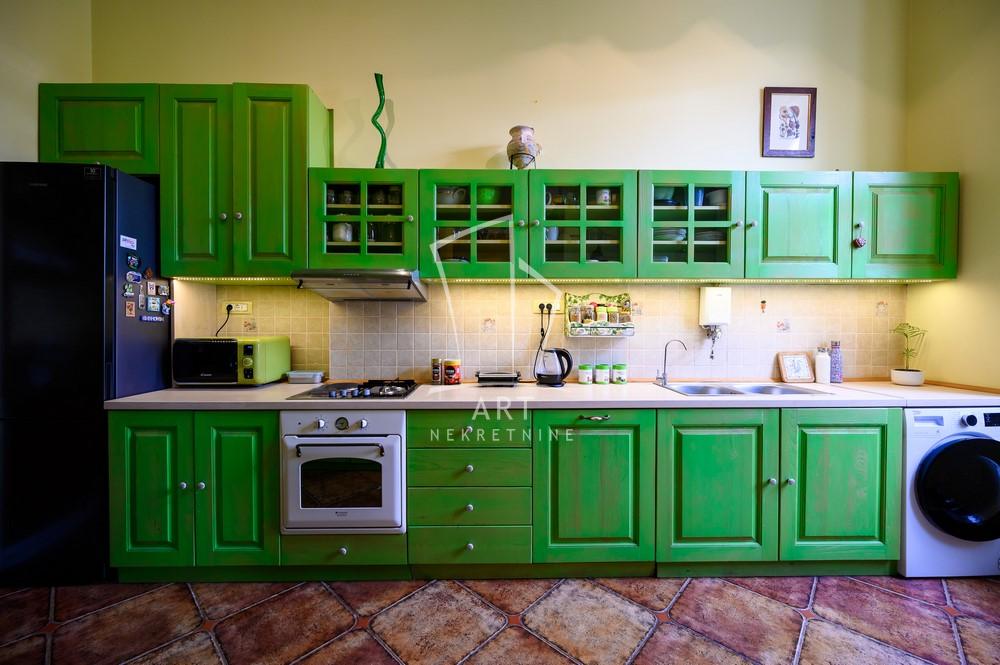 Stan na prodaju u Beogradu, Zemun, trosoban, 60m2, cena 220000 evra