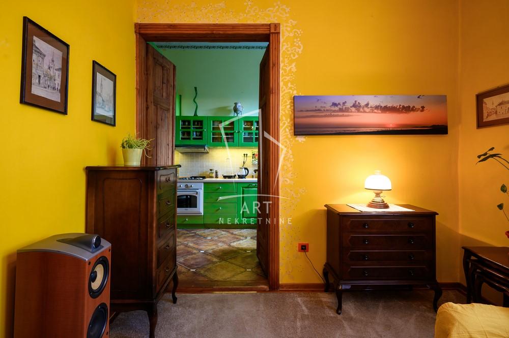 Stan na prodaju u Beogradu, Zemun, trosoban, 60m2, cena 220000 evra