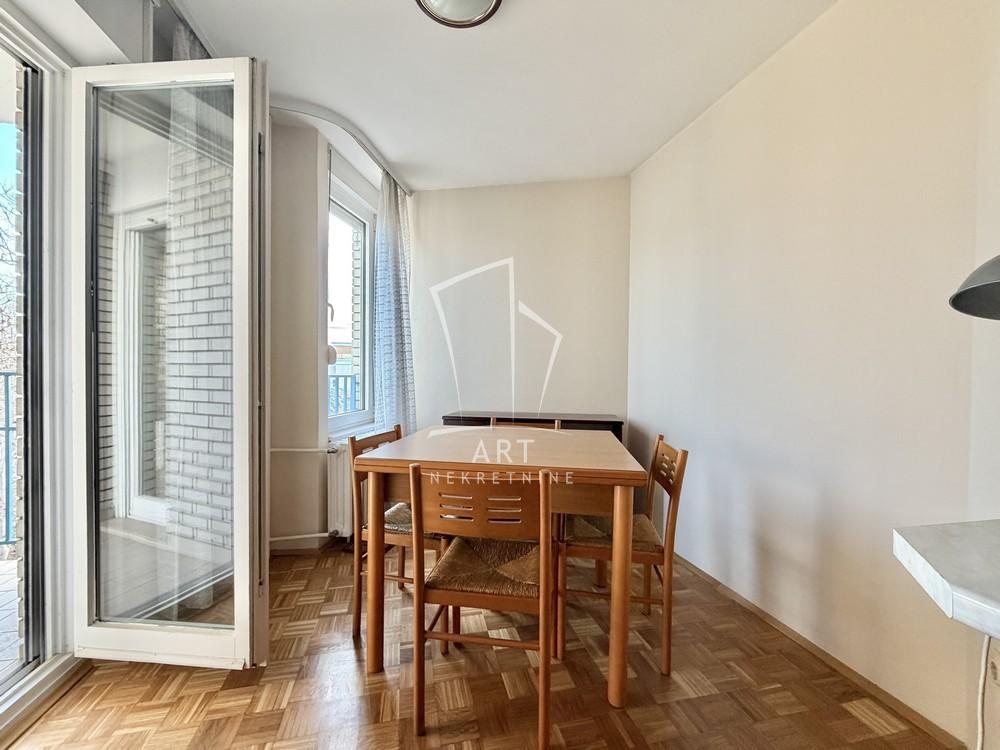 Stan na prodaju u Beogradu, Vračar, trosoban, 88m2, cena 308000 evra