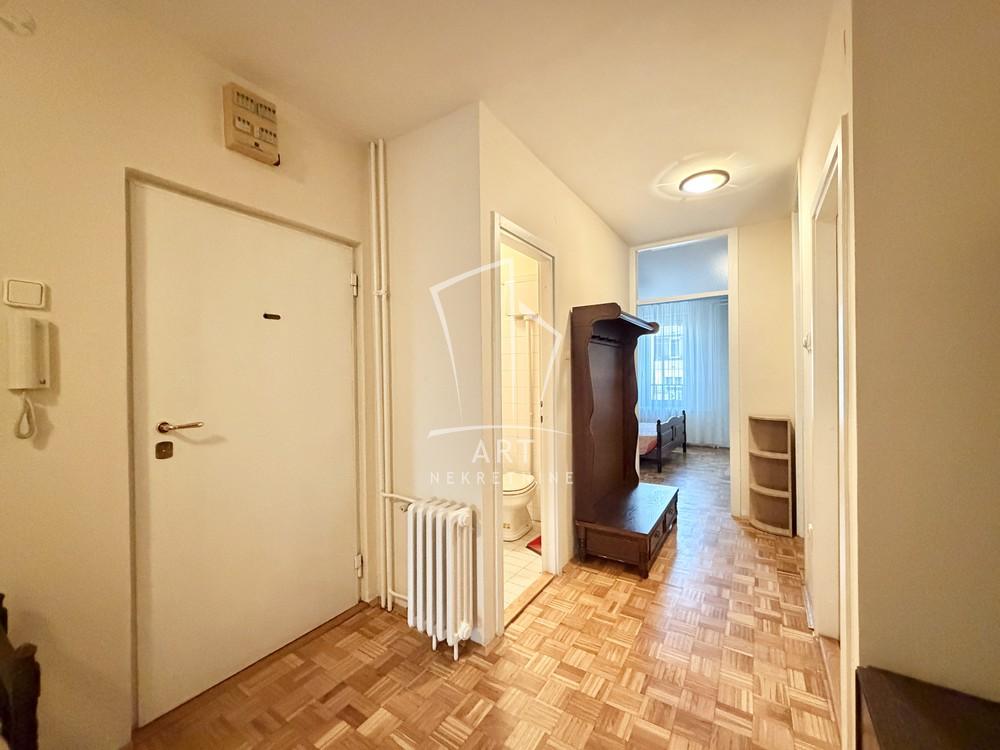 Stan na prodaju u Beogradu, Vračar, trosoban, 88m2, cena 308000 evra