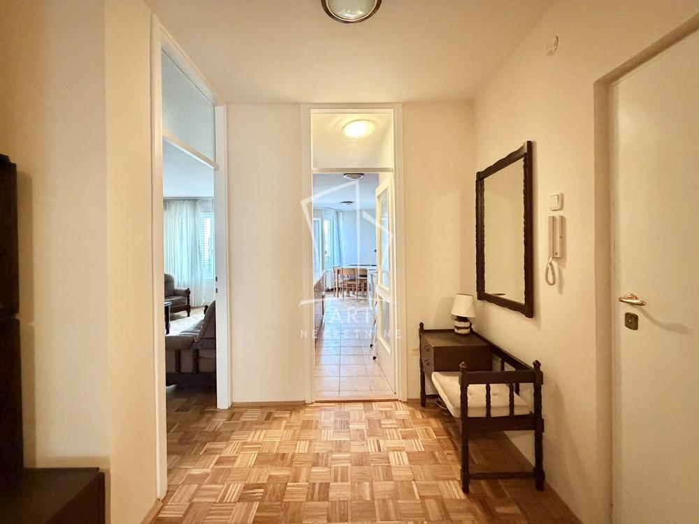 Stan na prodaju u Beogradu, Vračar, trosoban, 88m2, cena 308000 evra