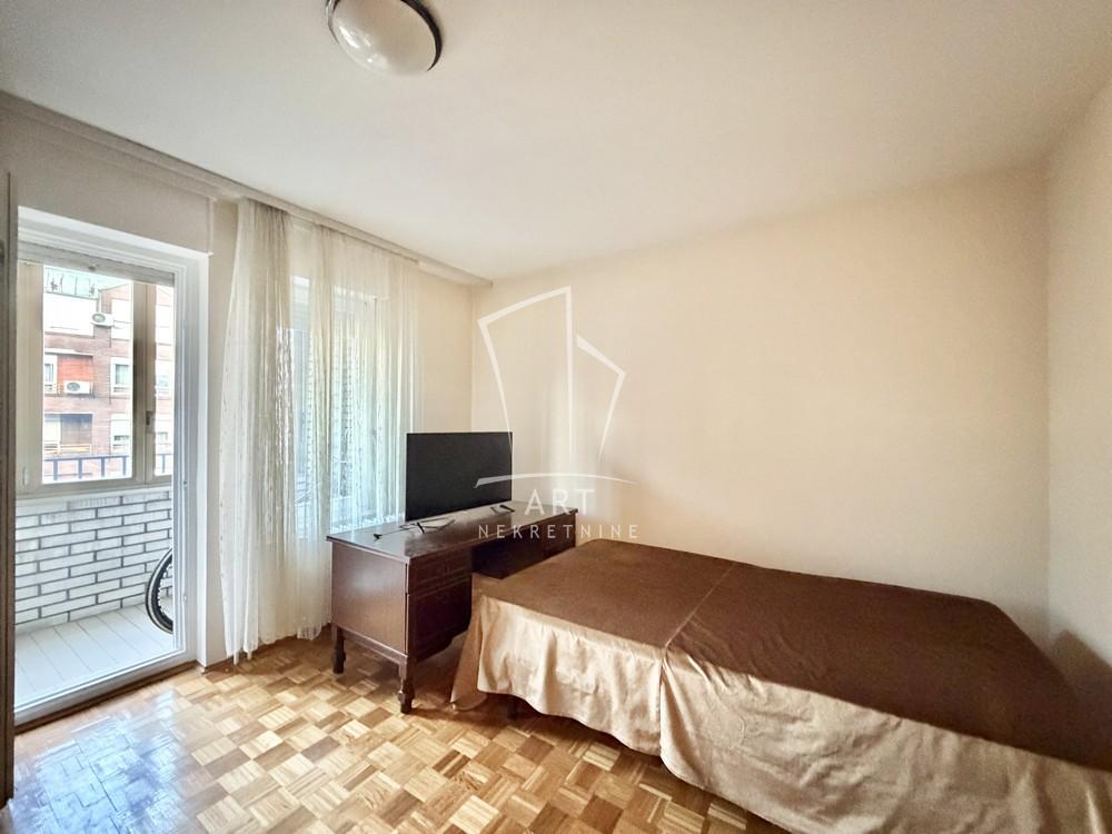 Stan na prodaju u Beogradu, Vračar, trosoban, 88m2, cena 308000 evra