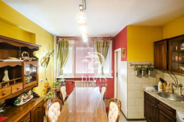 Stan na prodaju u Beogradu, Gornji grad, trosoban, 82m2, cena 229600 evra