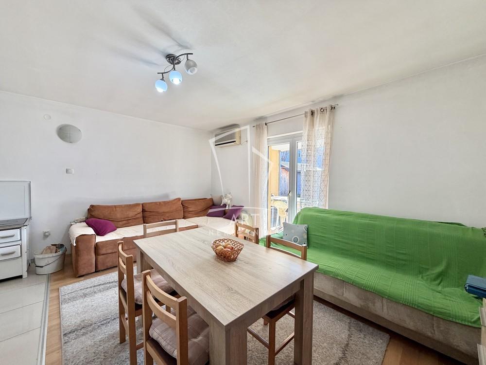 Stan na prodaju u Beogradu, Zemun, 638m2, cena 670000 evra