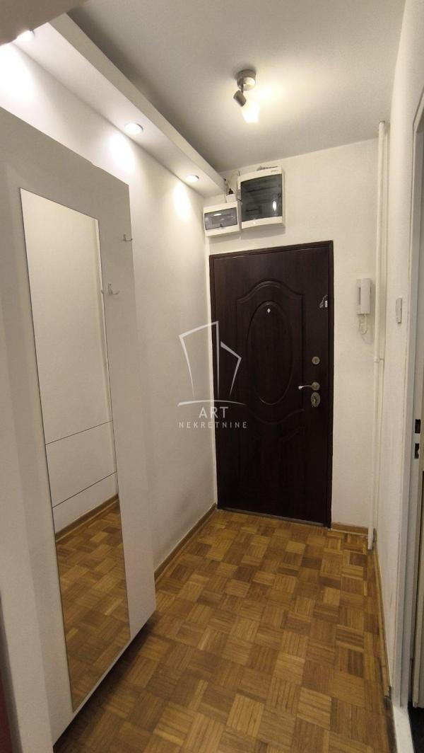 Stan na prodaju u Beogradu, Čukarica, jednoiposoban, 43m2, cena 140000 evra