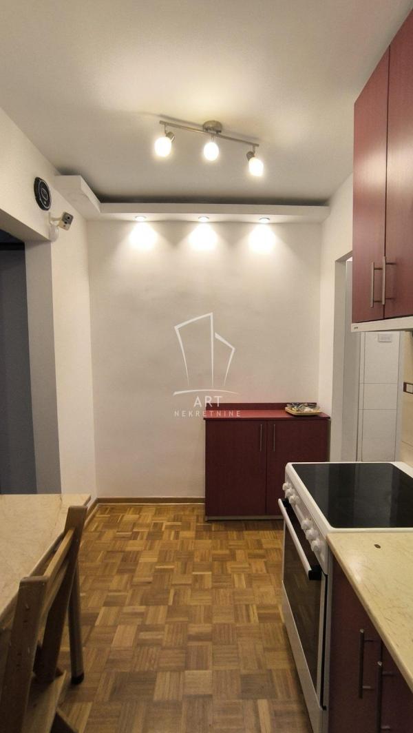 Stan na prodaju u Beogradu, Čukarica, jednoiposoban, 43m2, cena 140000 evra