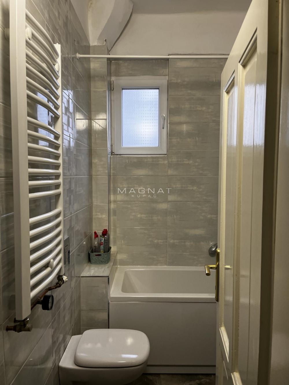 Stan na prodaju u Beogradu, Autokomanda, trosoban, 72m2, cena 220000 evra