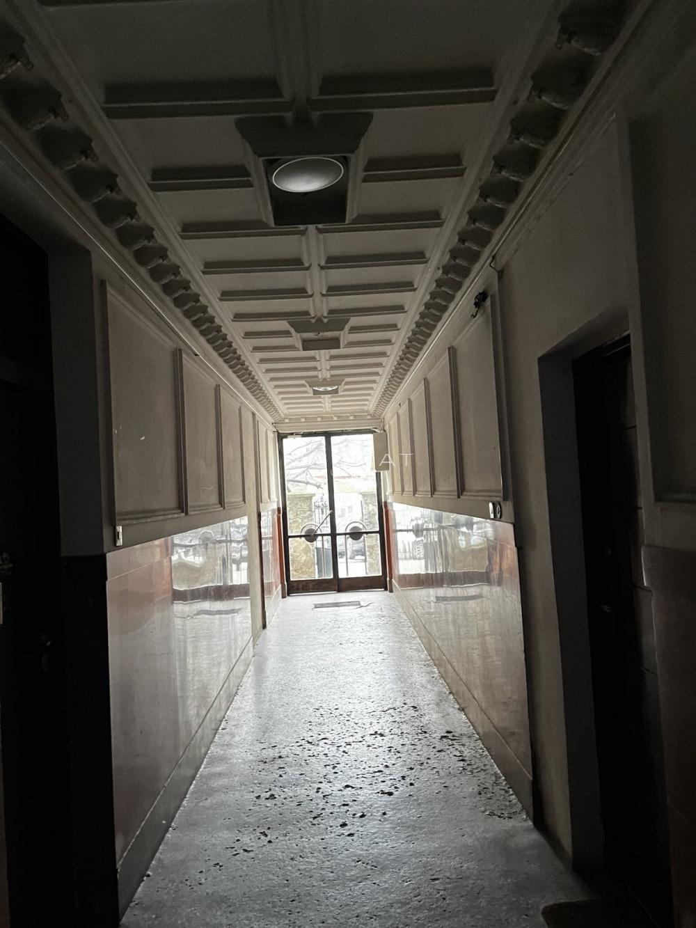 Stan na prodaju u Beogradu, Autokomanda, trosoban, 72m2, cena 220000 evra