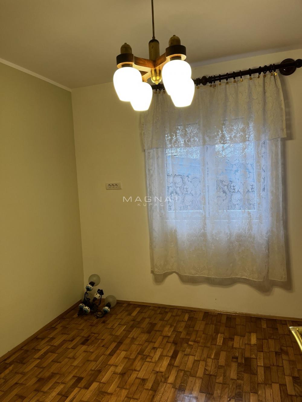 Stan na prodaju u Beogradu, Autokomanda, trosoban, 72m2, cena 220000 evra