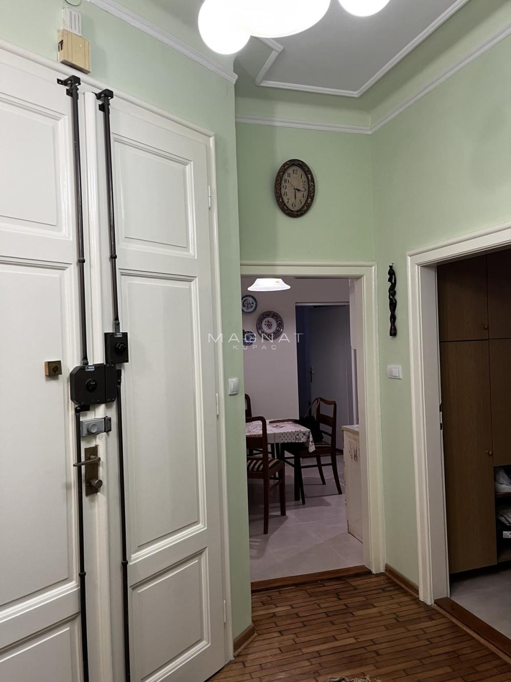 Stan na prodaju u Beogradu, Autokomanda, trosoban, 72m2, cena 220000 evra