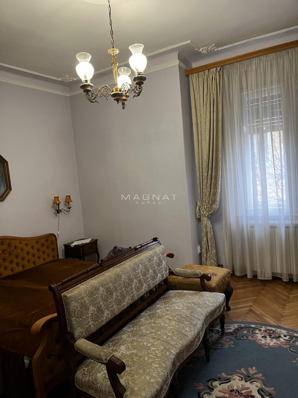 Stan na prodaju u Beogradu, Autokomanda, trosoban, 72m2, cena 220000 evra