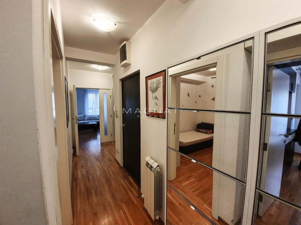 Stan na prodaju u Beogradu, Vračar, trosoban, 57m2, cena 227000 evra