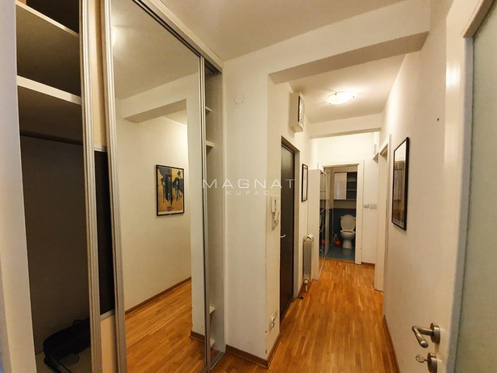 Stan na prodaju u Beogradu, Vračar, trosoban, 57m2, cena 227000 evra