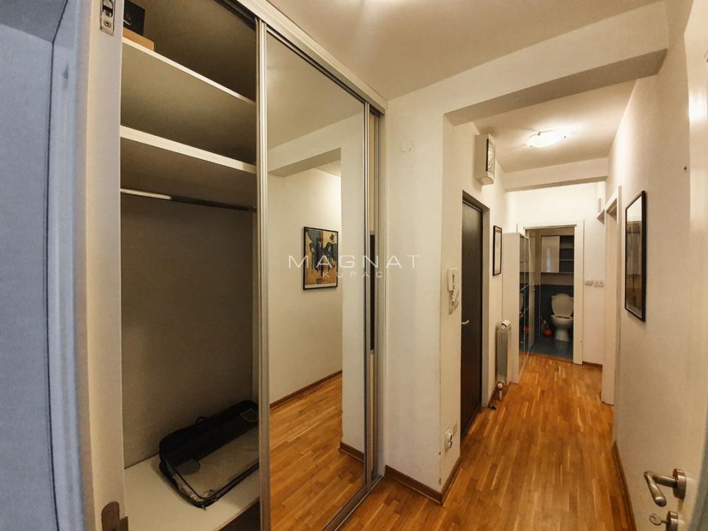 Stan na prodaju u Beogradu, Vračar, trosoban, 57m2, cena 227000 evra