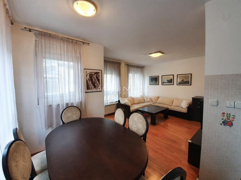 Stan na prodaju u Beogradu, Vračar, trosoban, 57m2, cena 227000 evra