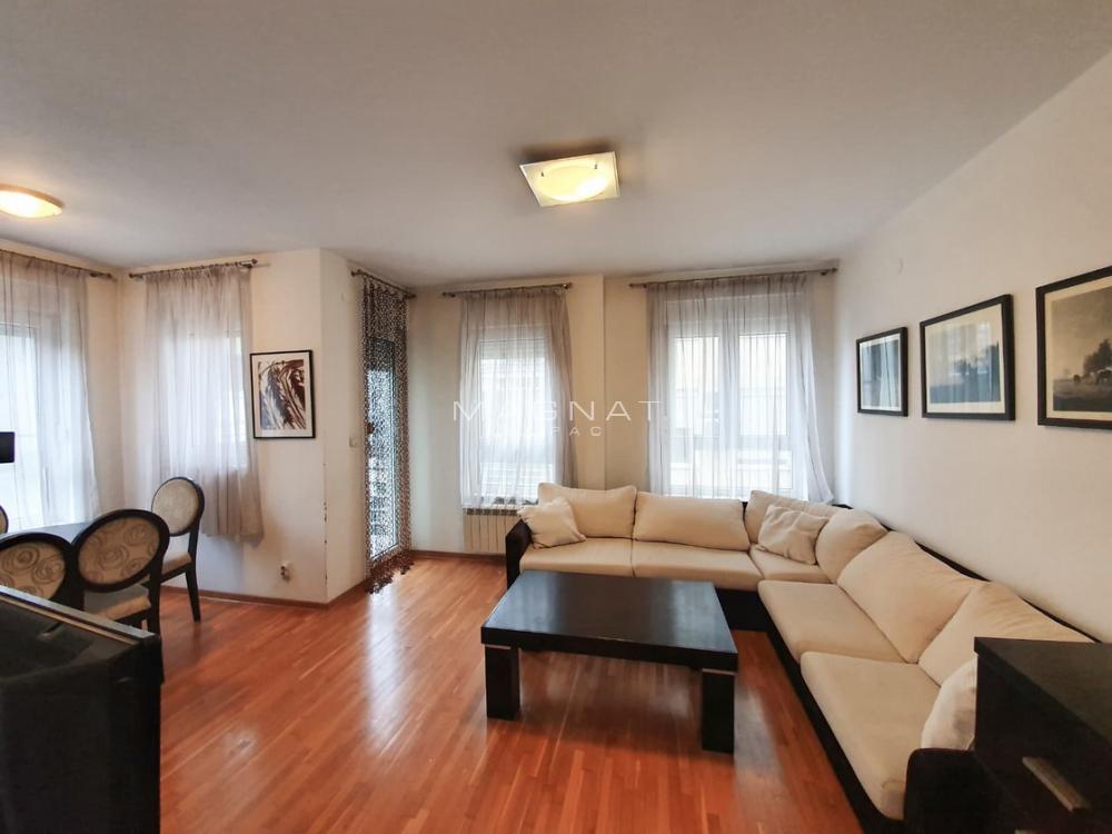 Stan na prodaju u Beogradu, Vračar, trosoban, 57m2, cena 227000 evra