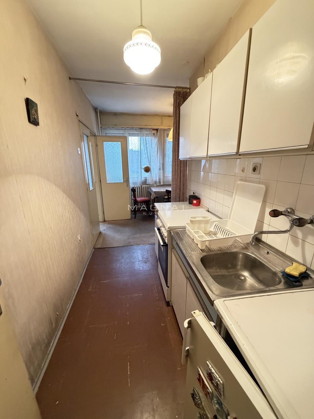 Stan na prodaju u Beogradu, Novi Beograd blok 11 (Hotel Jugoslavija), dvosoban, 67m2, cena 239500 evra