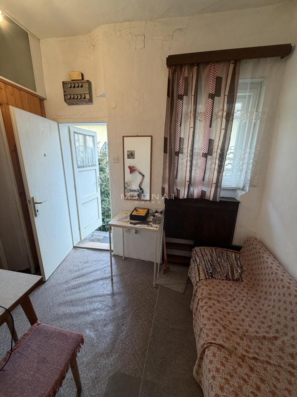 Stan na prodaju u Beogradu, Zemun, 18m2, cena 78000 evra