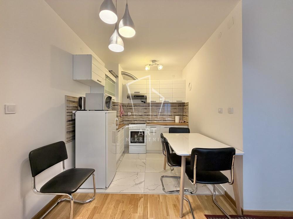 Stan na prodaju u Beogradu, Višnjička banja, jednoiposoban, 45m2, cena 145990 evra