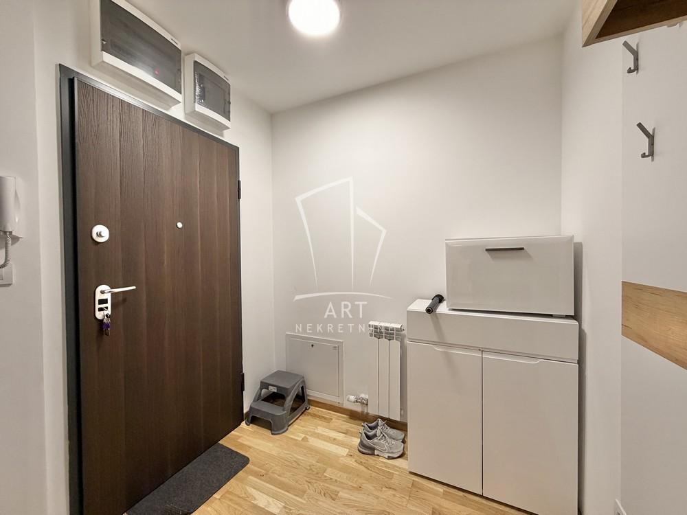 Stan na prodaju u Beogradu, Višnjička banja, jednoiposoban, 45m2, cena 145990 evra