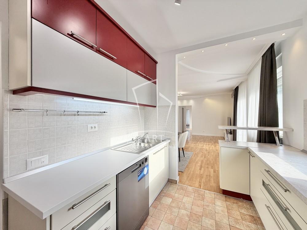 Stan na prodaju u Beogradu, Voždovac, cetvorosoban, 105m2, cena 415000 evra