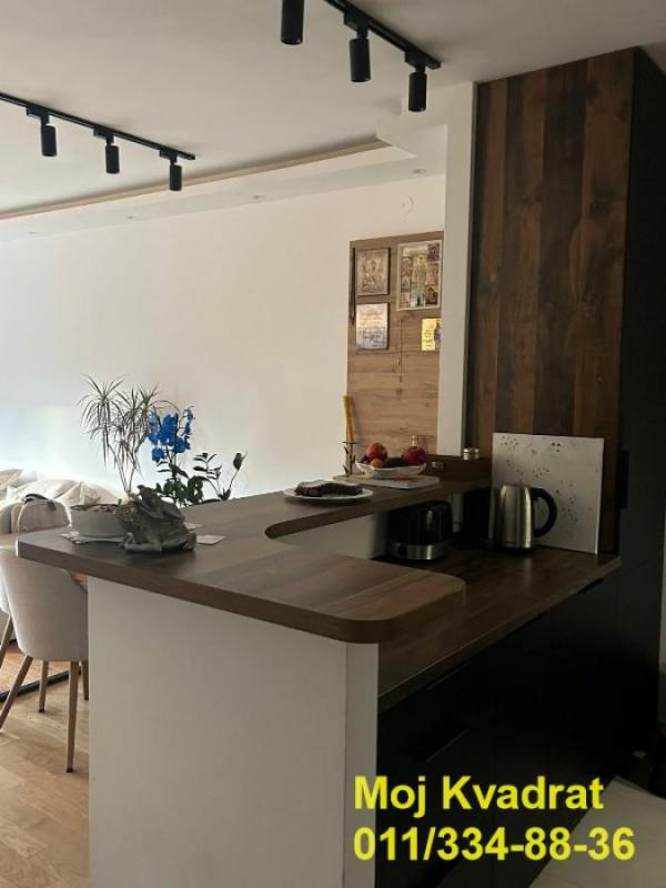 Stan na prodaju u Beogradu, Tošin bunar, trosoban, 71m2, cena 320000 evra