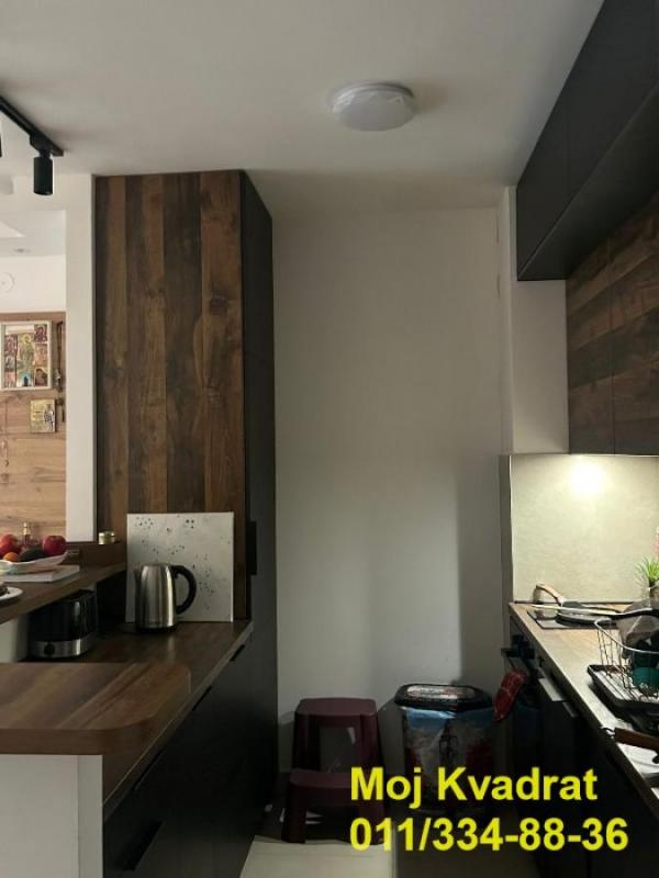 Stan na prodaju u Beogradu, Tošin bunar, trosoban, 71m2, cena 320000 evra